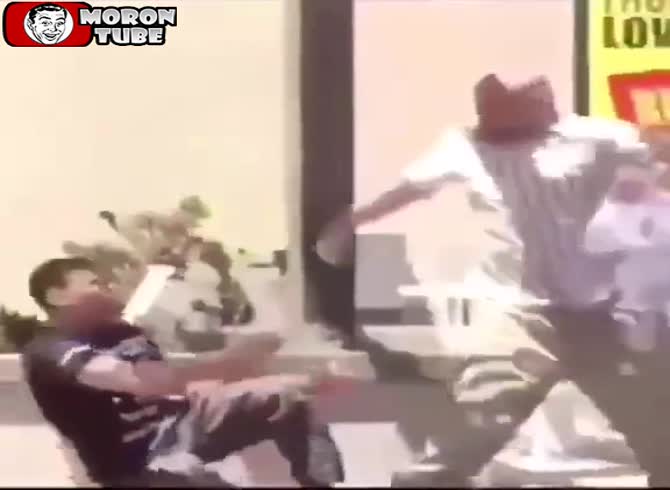 Video :Hit me, hit me! This fortunate man gets everything he desires
